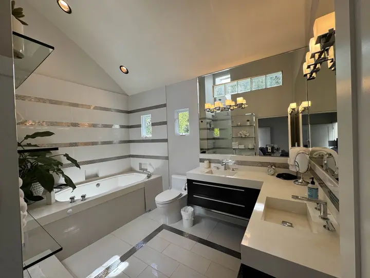 Los Angeles Airbnb, bathroom
