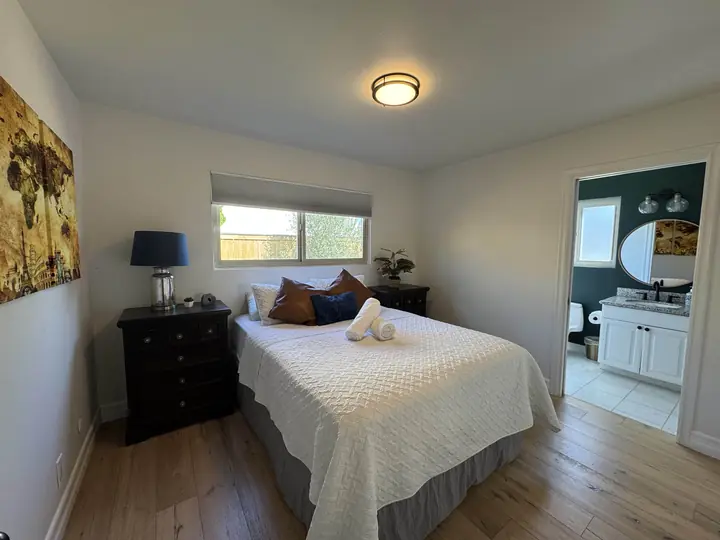Thousand Oaks Airbnb, bedroom with garden outlook