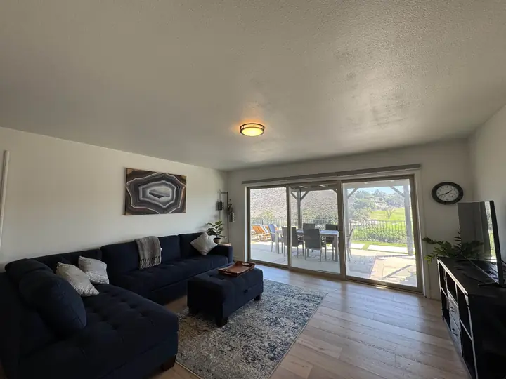 Thousand Oaks Airbnb, living room